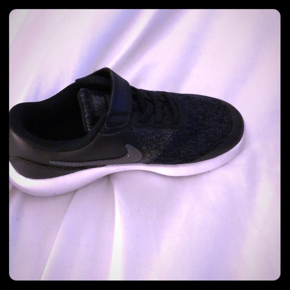 Boys Nike Flex Contact sneakers brand new